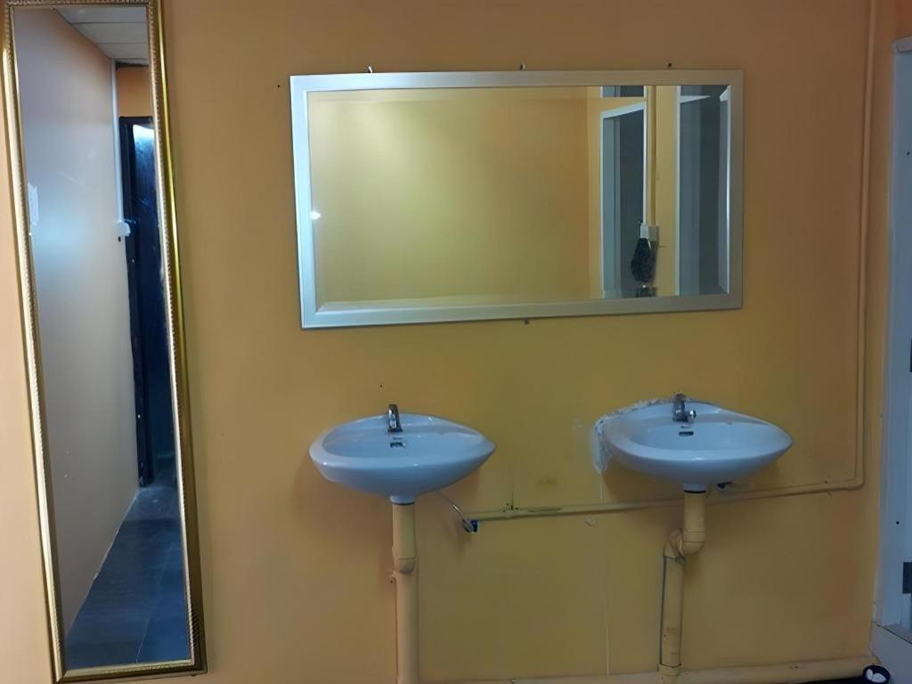 Centaur Inn Hotel Банкок Екстериор снимка