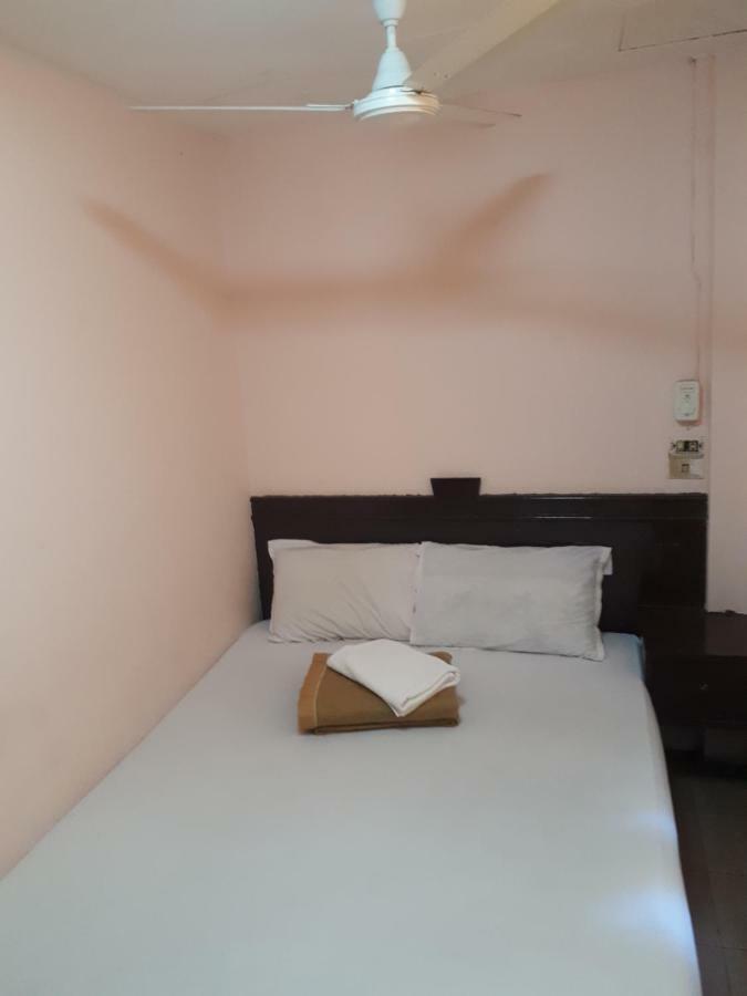 Centaur Inn Hotel Банкок Екстериор снимка